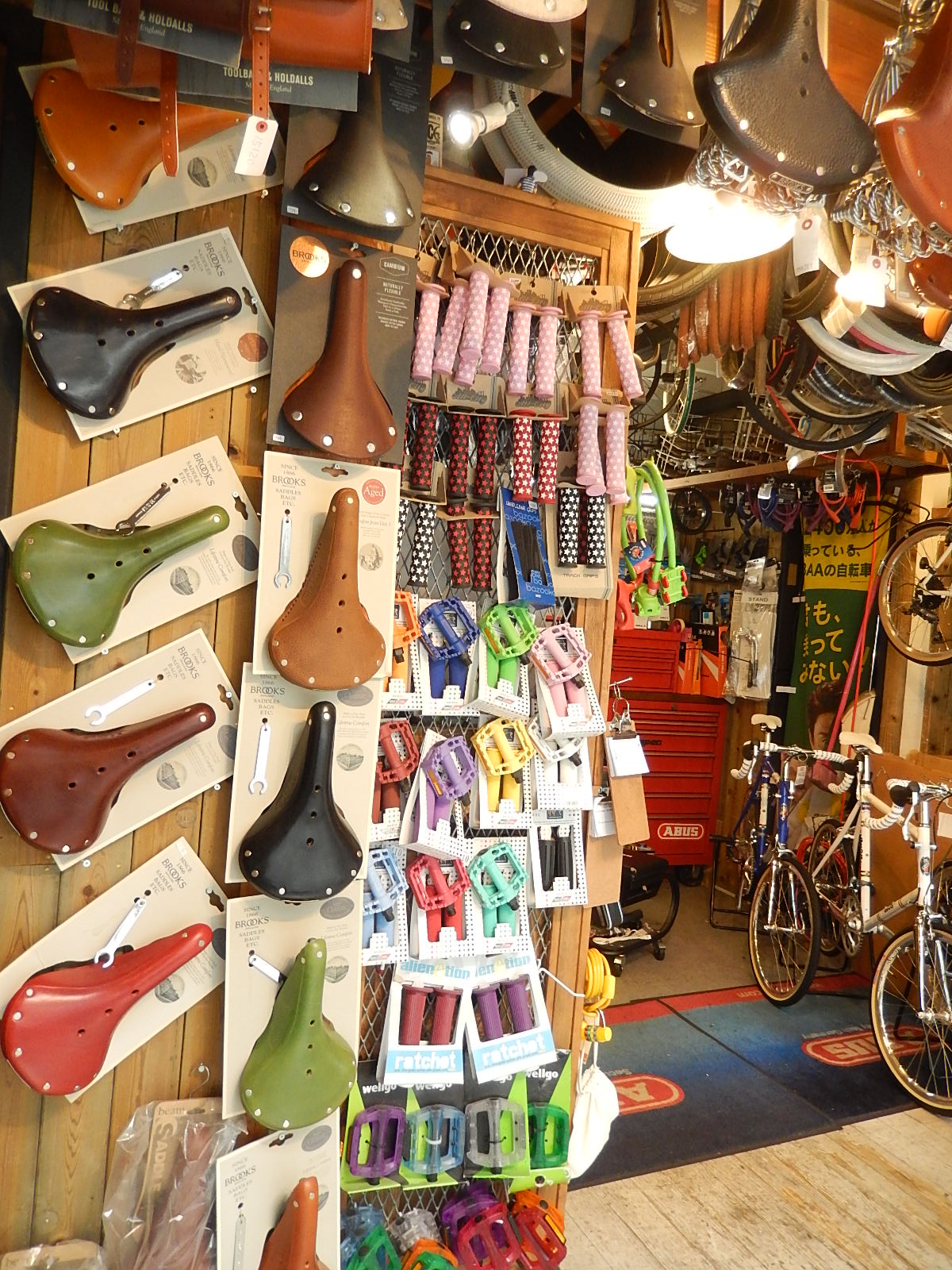 6月6日 渋谷 原宿 の自転車屋 FLAME bike前です_e0188759_1312551.jpg