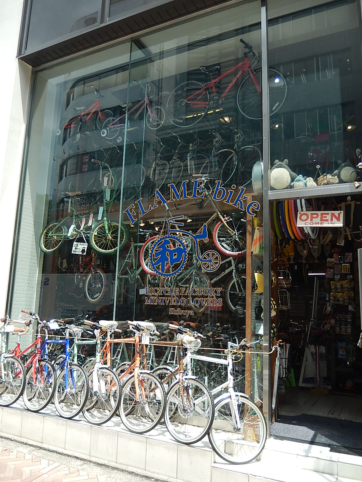 6月6日　渋谷　原宿　の自転車屋　FLAME bike前です_e0188759_1345819.jpg
