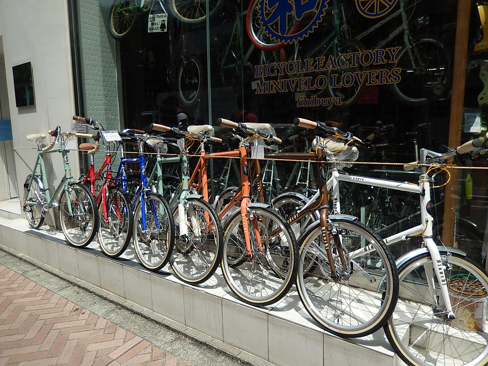 6月6日 渋谷 原宿 の自転車屋 FLAME bike前です_e0188759_135926.jpg