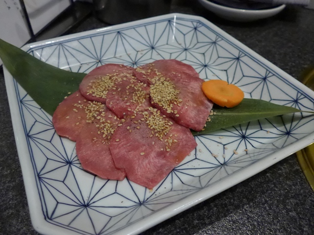 新宿「やきにく亭 六歌仙」へ行く。_f0232060_12594630.jpg