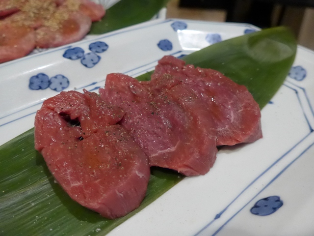 新宿「やきにく亭 六歌仙」へ行く。_f0232060_138686.jpg