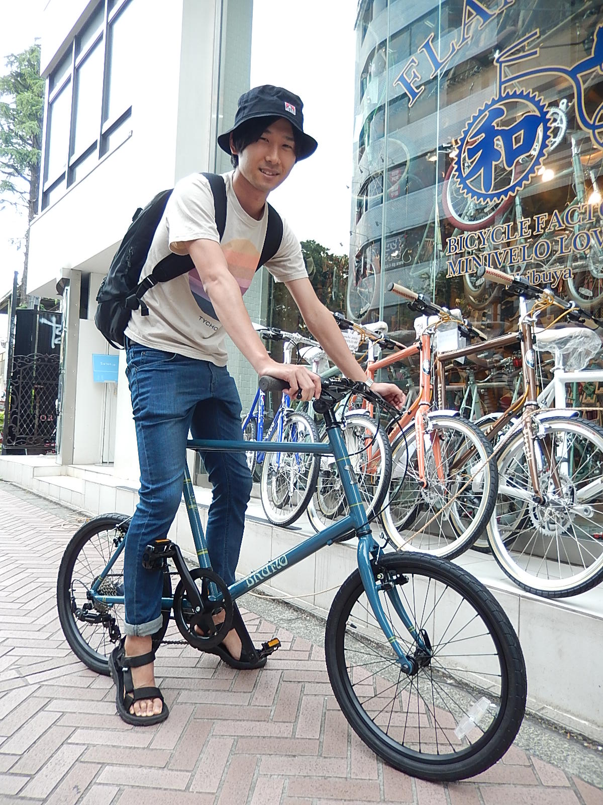 5月7日 渋谷 原宿 の自転車屋 FLAME bike前です_e0188759_1956893.jpg