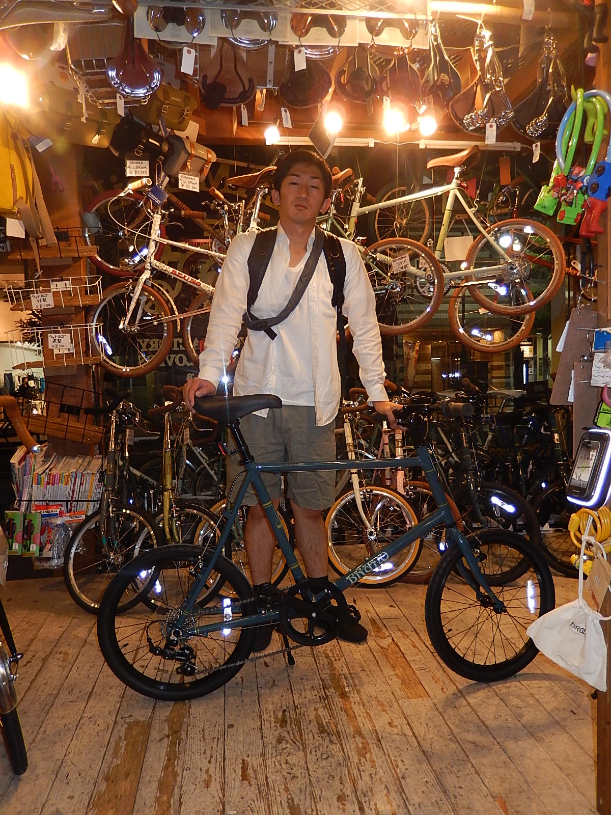 5月7日 渋谷 原宿 の自転車屋 FLAME bike前です_e0188759_2012197.jpg