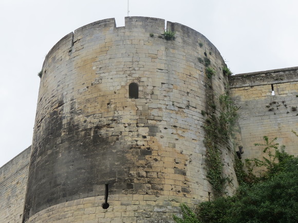 SKY150607　西ヨーロッパでも最大級の1060年頃に建てられたカーン城中世城砦がある_d0288367_1942967.jpg