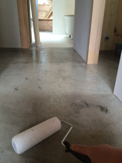 床暖仕様のコンクリート床 防塵塗装 森の加工場 大工ひらの
