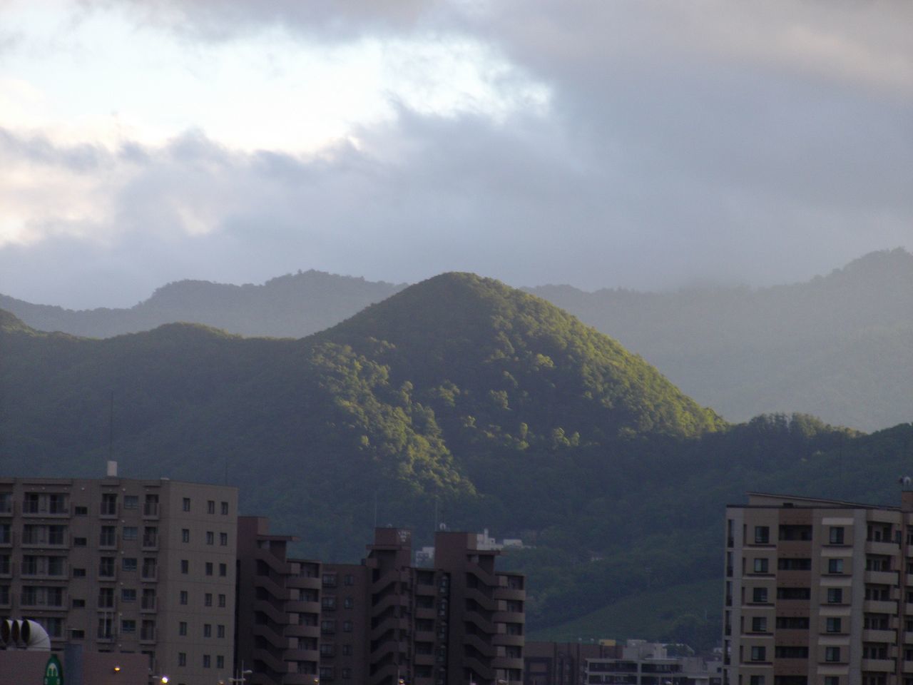 空の穴だけの夕暮れ_c0025115_19191531.jpg