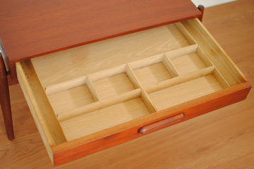 古いソーイング家具_c0215933_14222990.jpg