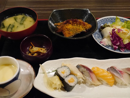 コンセプトは居酒屋で本格的な寿司が味わえる☆魚菜創作ダイニング魚たつ五島海山_b0205305_23424541.jpg