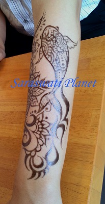 魚をジャグアタトゥーで男性に Chieko Art Works Saraswati Planet