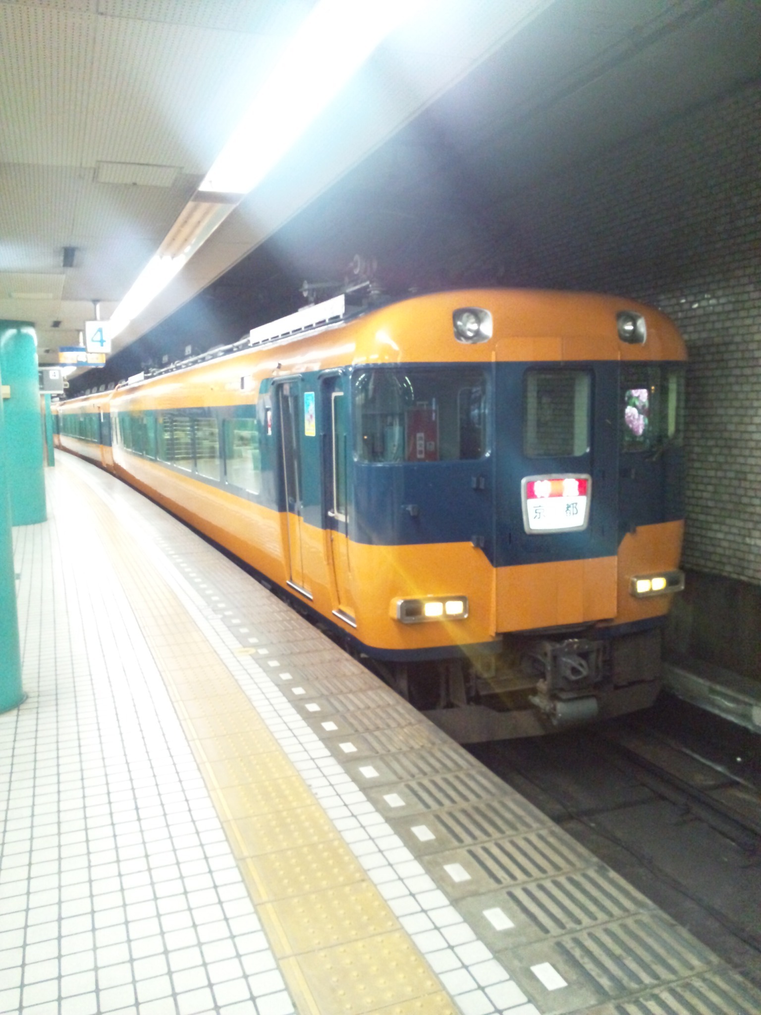 近鉄特急の地味な話_c0001670_21203775.jpg