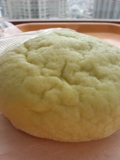 東京都庁 職員食堂の海老名メロンパン_f0112873_23314082.jpg