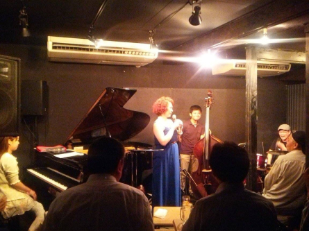 5月後半のライブ。もうとっくに6月ですね(^_^;)_d0123425_09295040.jpg