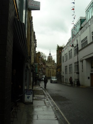 【UK 2012 買付旅】雨のマーケットとオリンピック前夜_e0338157_15350916.jpg