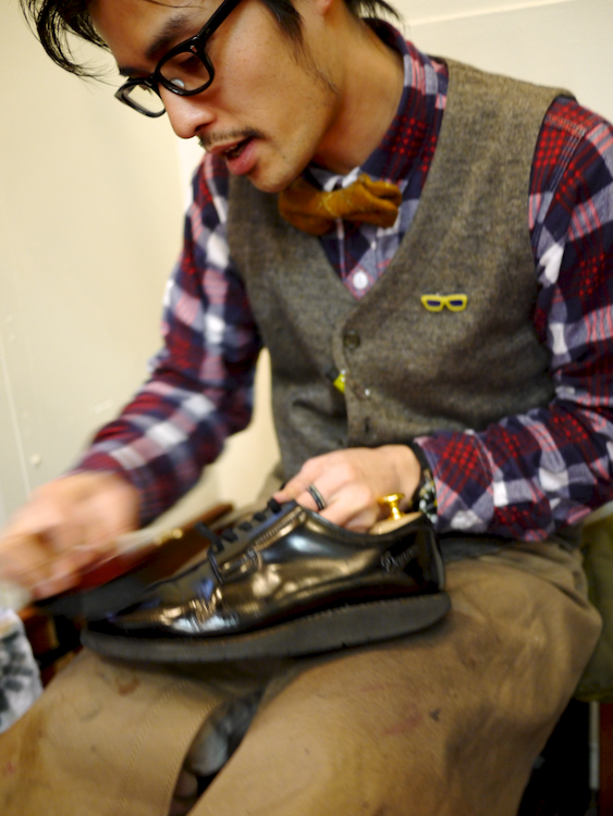 戸石和馬 明日池袋でシューケア プロモーション_d0166598_20002704.jpg