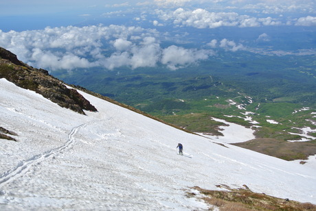 雪が少なくても鳥海山の春スキーは最高_c0242406_1033996.jpg