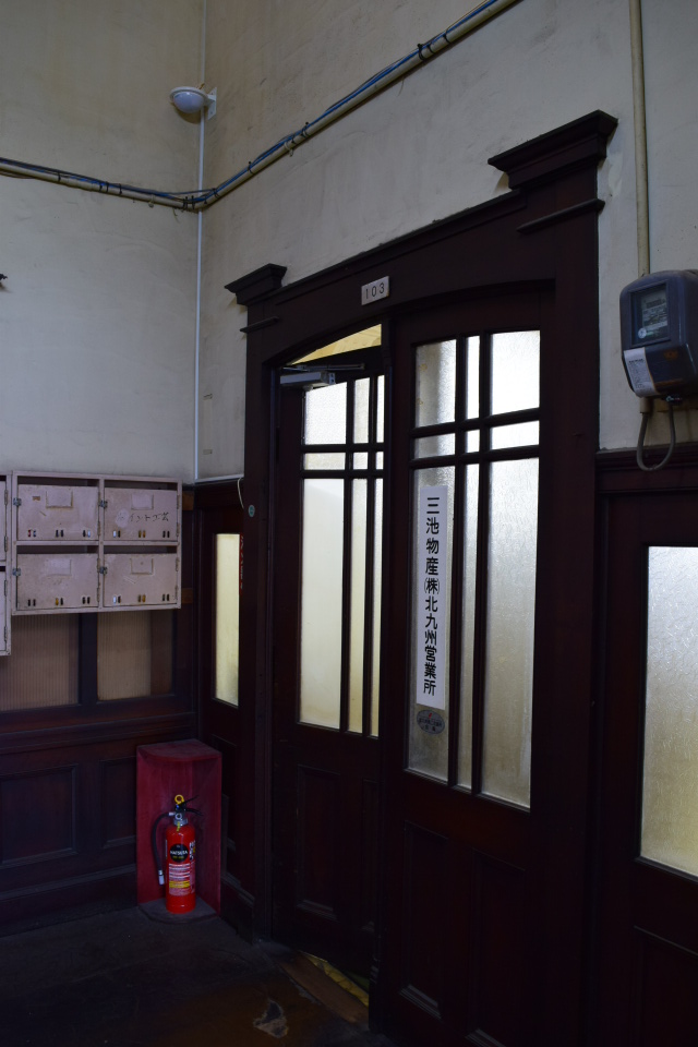 福岡県北九州市若松の上野海運ビル(大正モダン建築探訪)_f0142606_8261855.jpg