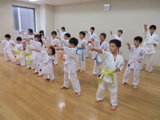 土曜日空手 宮の沢教室と麻生道場_c0118332_2318891.jpg