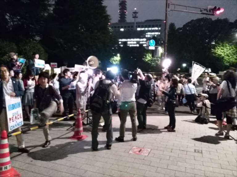 2015/6/12　官邸前・国会前で約3000人が抗議　SEALDs参加2回目_c0024539_515343.jpg