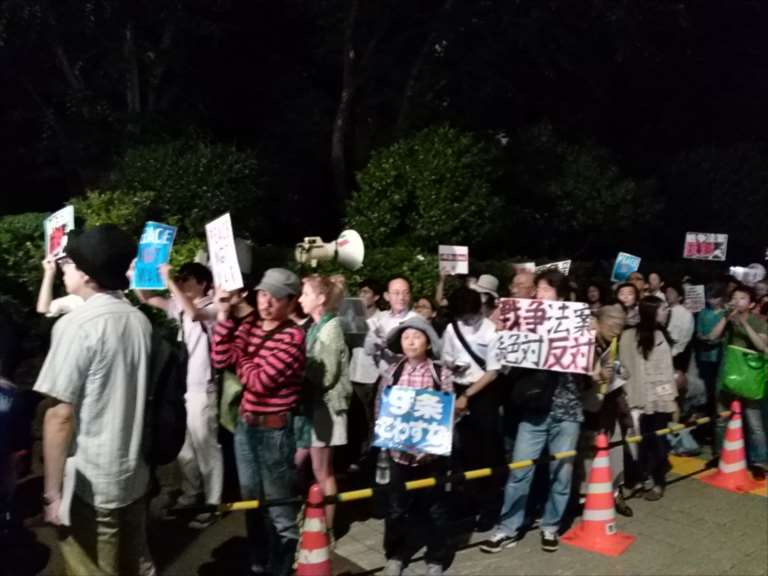 2015/6/12　官邸前・国会前で約3000人が抗議　SEALDs参加2回目_c0024539_515640.jpg