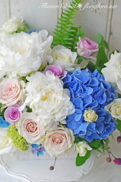 6月の花教室 涼しげな青い花白い花 芍薬をいける Floraflora Precious Flowers ウェディングブーケ会場装花 フラワースクール 6月の花教室 涼しげな青い花白い花 芍薬をいける Floraflora Precious Flowers ウェディングブーケ会場装花 フラワースクール