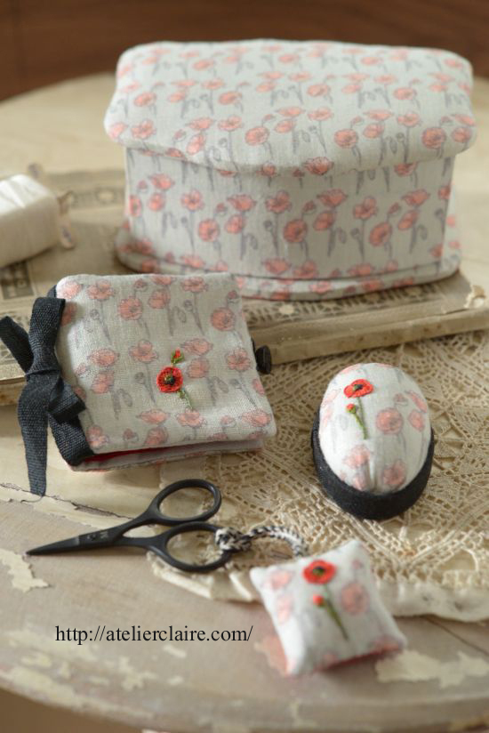 花刺繍のカルトナージュ～コクリコのソーイングセット～_a0157409_08225096.jpg