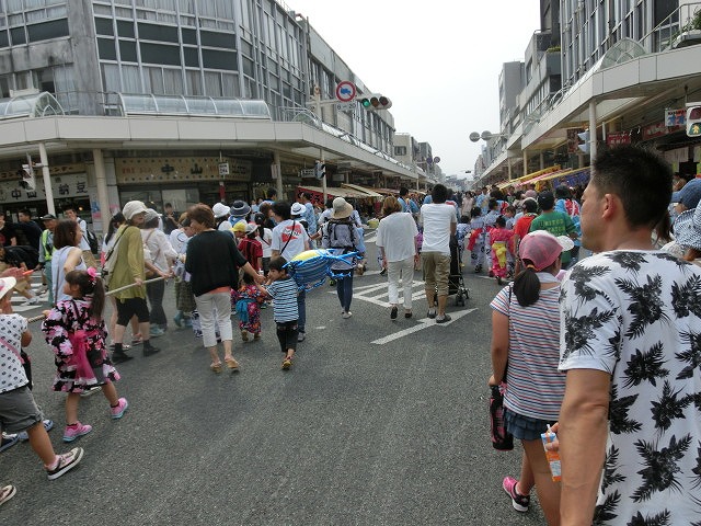 今年も駿河台三丁目は50名で参加　吉原祇園祭で西仲町さんの山車の引き回し_f0141310_7182851.jpg