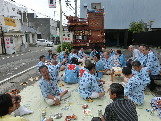 今年も駿河台三丁目は50名で参加 吉原祇園祭で西仲町さんの山車の引き回し_f0141310_7185475.jpg