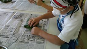 武生西小学校できな粉挽きとほうば飯作り_e0061225_18502044.jpg