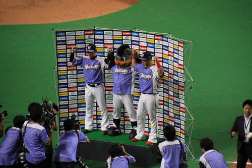 ラベンダー色の札幌ドームへ行ってきました。 6月15日_f0113639_1951817.jpg
