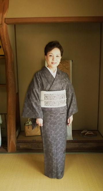 高屋三佐江さん・紋紗の着物にビーズ刺繍の帯。_f0181251_1525479.jpg