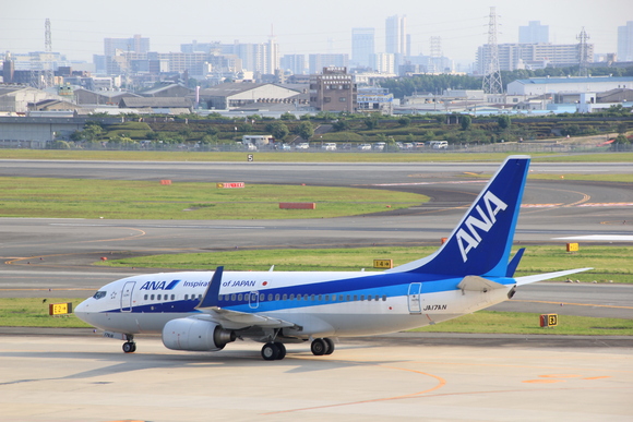 ANA　ボーイング７３７－７００型_d0202264_2354395.jpg