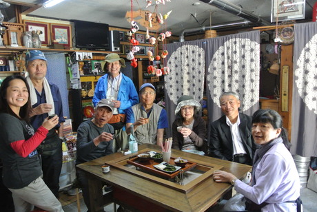 鳥海山の締めは、院内の酒屋でどぶろく地酒を楽しむ_c0242406_11442333.jpg