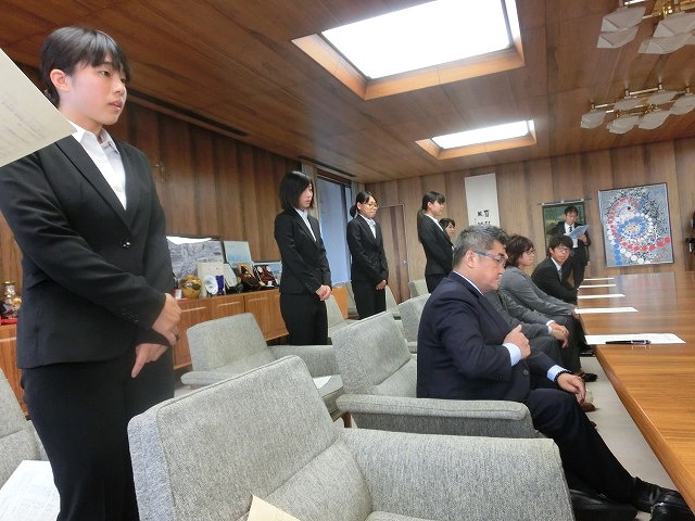 全日本アルティメット選手権に出場する市内の男女チームが副市長を表敬訪問_f0141310_7535410.jpg