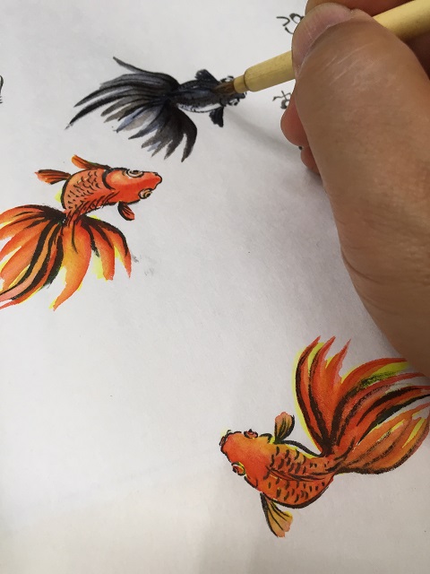 夏の彩色墨絵は「河鹿」と「金魚」久しぶりに日中に /// : 朝野家