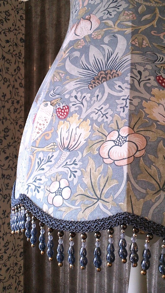 いちご泥棒のフロアランプ_c0157866_19251029.jpg