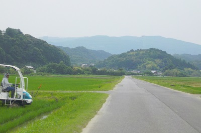 十六日　その二　　「反戦な家づくり」より　　　　　　　　　　　ラデイカルな目線は必ず希望をもたらす。_c0243877_1543457.jpg