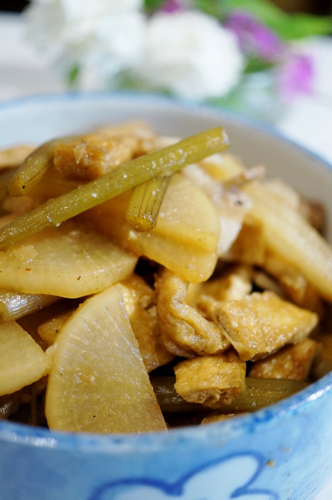 ■菜園野菜で　簡単な常備菜【大根と蕗の甘辛炒め煮】_b0033423_19302613.jpg