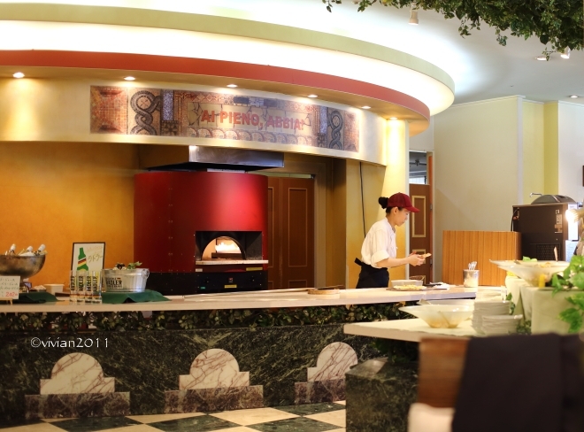 フォンターナ　ホテル東日本宇都宮　～ピザ食べ放題のランチ～_e0227942_21031212.jpg