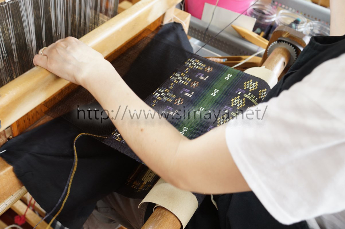 花織・本紅型・・・・　沖縄の染織職人さんも素晴らしかったです。_e0009862_11451213.jpg