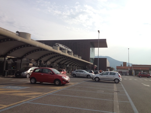 中央駅からの空港行きバスのりば_a0136671_23443840.jpg
