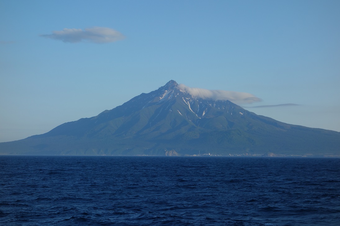 △　日本最北の百名山・利尻岳登山(個人山行)　△　_f0348933_22143794.jpg