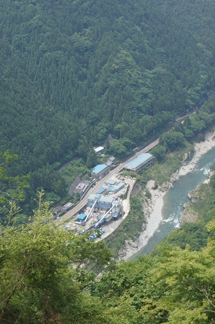 藤田八束の四国鉄道の旅: 落人伝説・・・四国路大歩危・小歩危を訪ねて、アンパンマン列車が大歩危を走る_d0181492_17532956.jpg