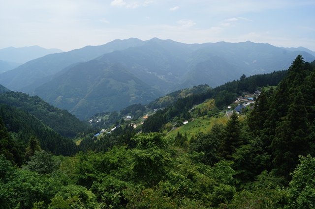 藤田八束の四国鉄道の旅: 落人伝説・・・四国路大歩危・小歩危を訪ねて、アンパンマン列車が大歩危を走る_d0181492_17565419.jpg