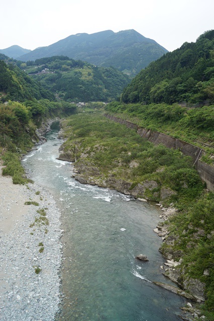 藤田八束の四国鉄道の旅: 落人伝説・・・四国路大歩危・小歩危を訪ねて、アンパンマン列車が大歩危を走る_d0181492_1822985.jpg