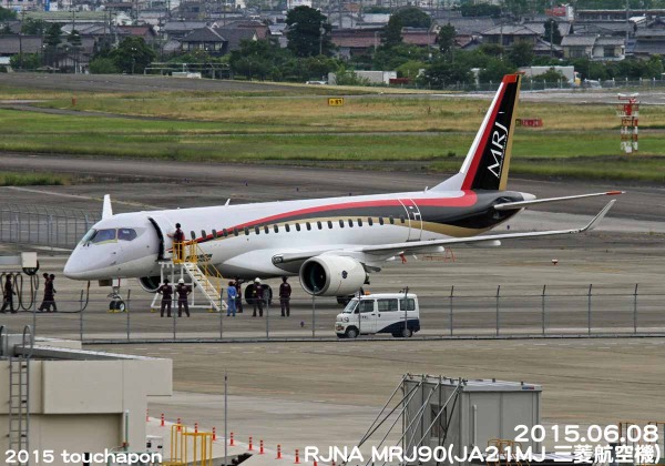 2015. 6. 8-10 MRJ90(JA21MJ)地上走行試験 顛末(その１)_d0268793_129169.jpg