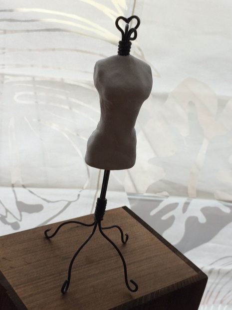 100均のワイヤーと紙粘土でミニトルソー Handmade Kanu ハンドメイド かぬー 100均のワイヤーと紙粘土でミニトルソー Handmade Kanu ハンドメイド かぬー