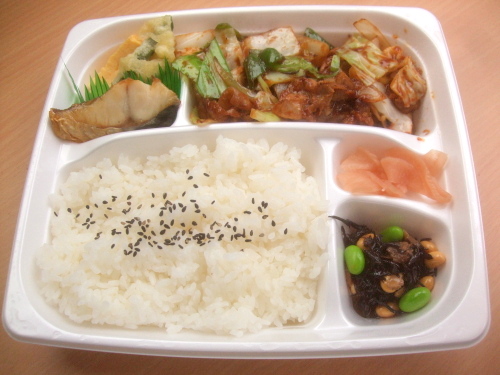 【6/1～】ほっともっと　Ｂｅｎｔｏ5　豚肉と野菜の中華味噌炒め＆鯖の塩焼　500円【食べた】_d0188613_2373532.jpg