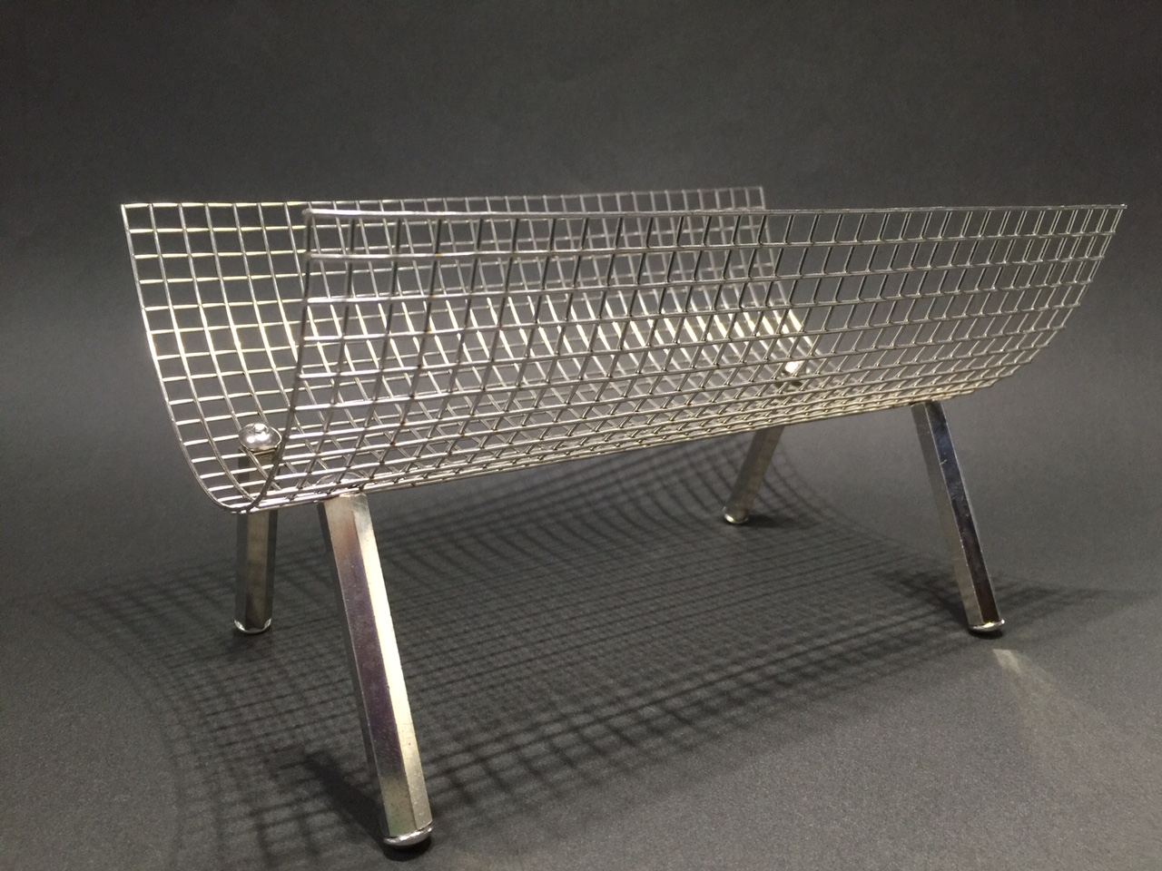 Welded Wireと六角棒脚でWood Stove_f0113727_9254082.jpg