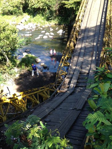 ウンダ川にかかる橋が落ちてしまいました。 _a0120328_11412933.jpg
