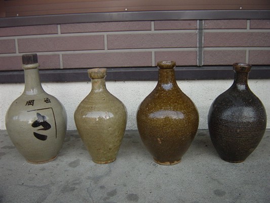 松郷屋焼と笹岡焼ー 焼酎徳利 : にいがた文明開化ハイカラ館